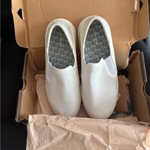 OluKai White SlipOns 8.5 nwt
